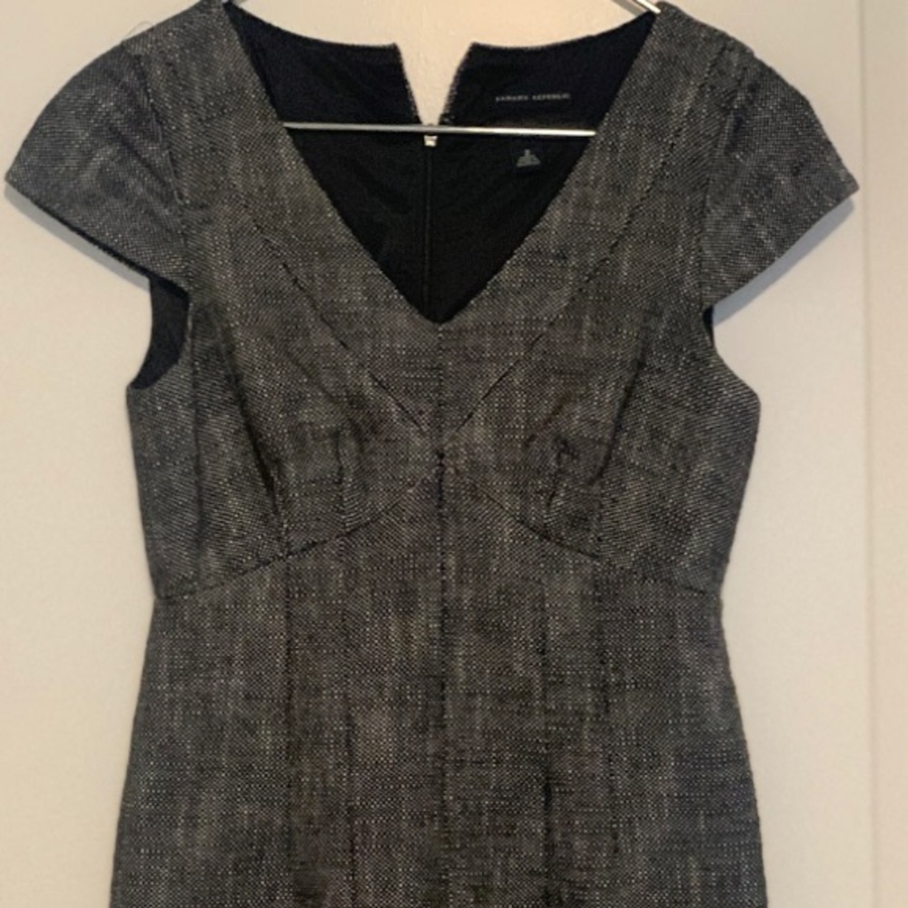 Banana Republic V-Neck Cap Sleeve Dress Size 2